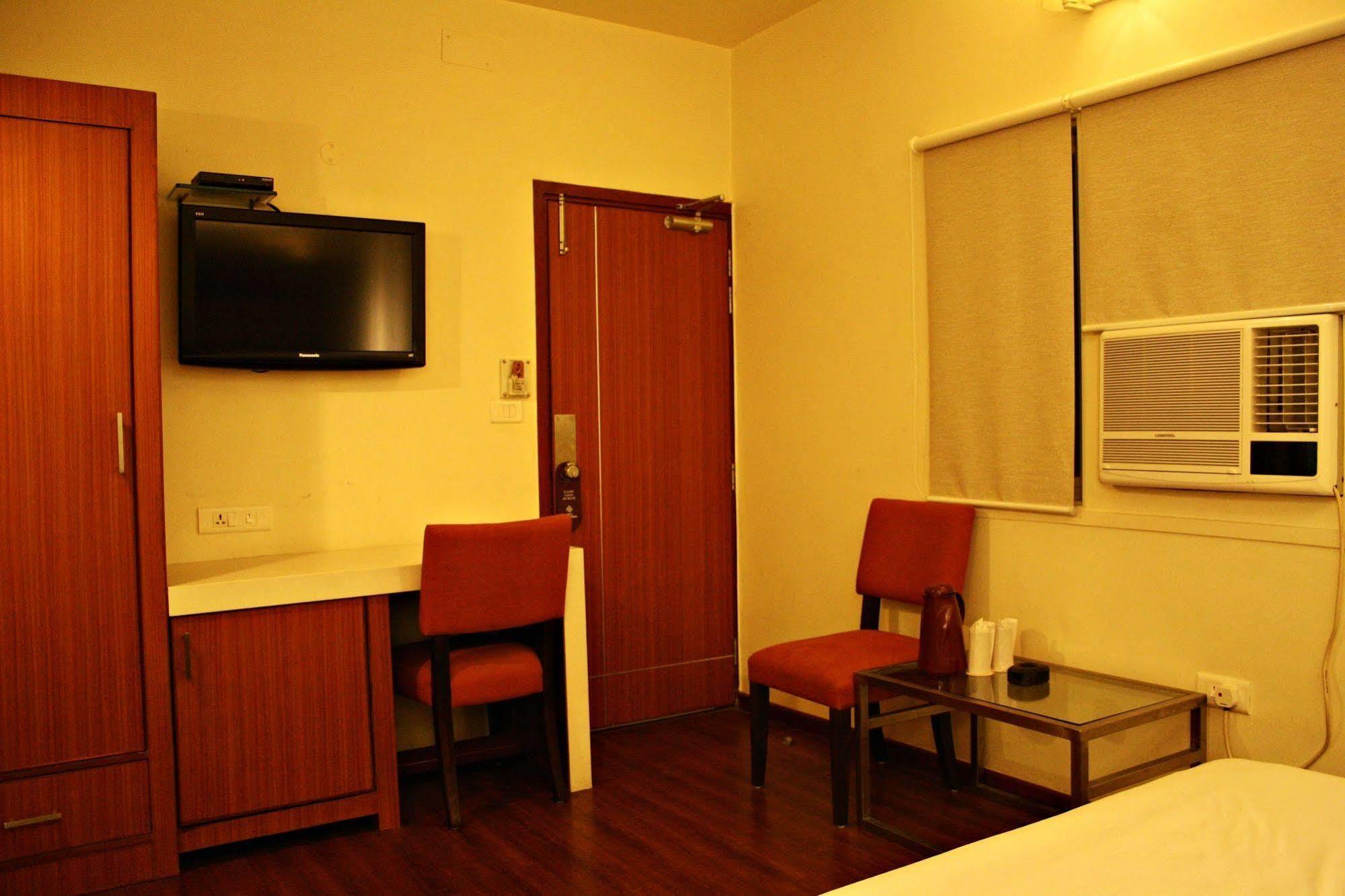 Hotel Pooja Palace Nowe Delhi Zewnętrze zdjęcie