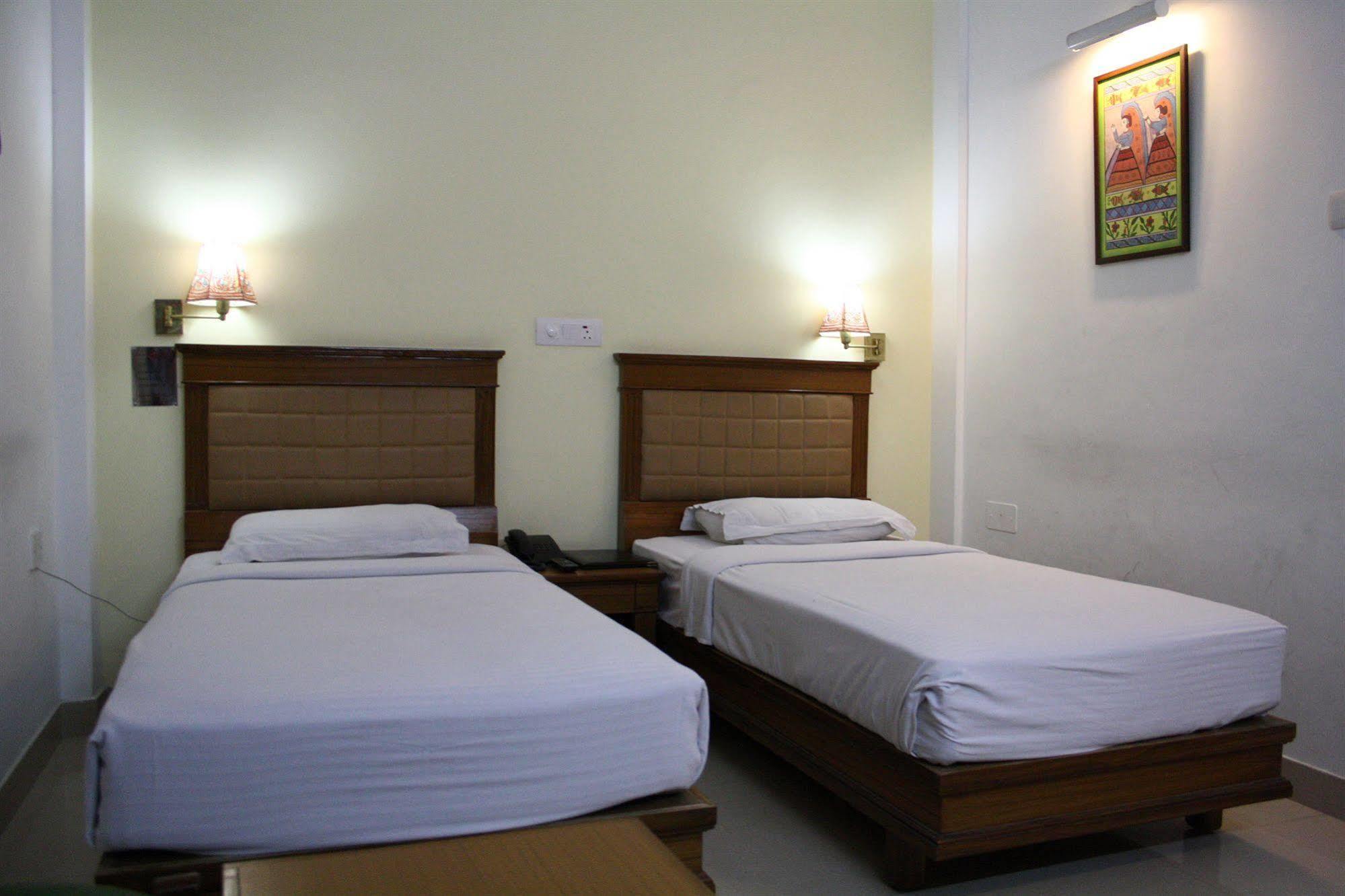 Hotel Pooja Palace Nowe Delhi Zewnętrze zdjęcie