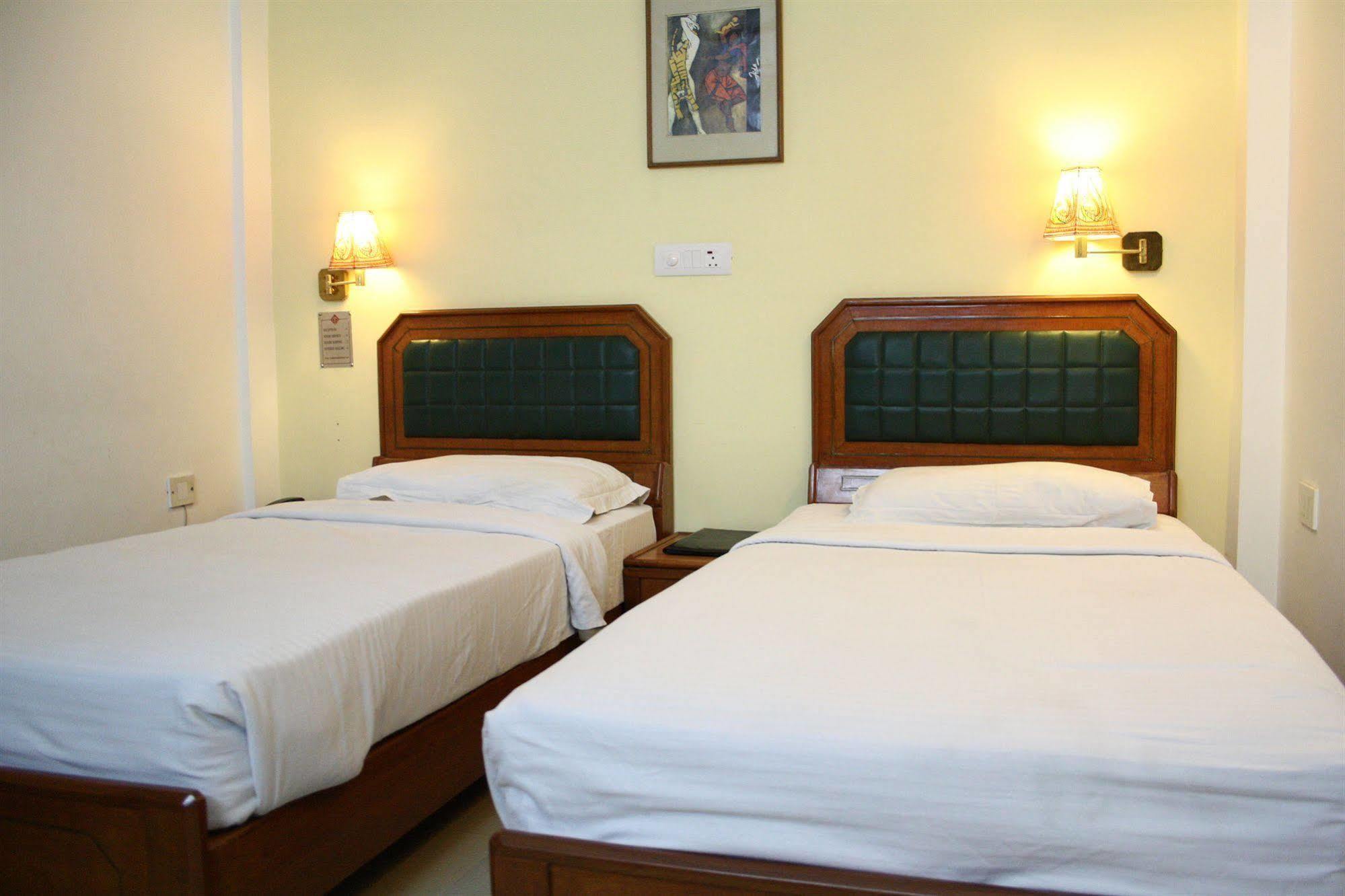 Hotel Pooja Palace Nowe Delhi Zewnętrze zdjęcie