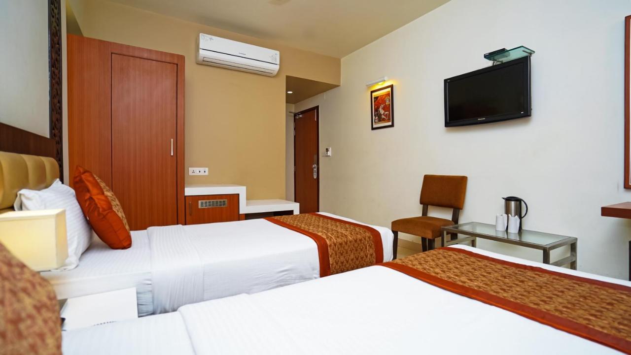 Hotel Pooja Palace Nowe Delhi Zewnętrze zdjęcie